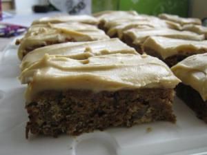 While we’re marking time waiting for the next UK series of the GBB, here’s the Sticky Toffee Traybake. I think you’ll have to get the book as I can’t find the recipe online.… Chocolate Traybake, Traybake Cake, Stem Ginger, Electric Whisk, Crystallized Ginger, Free Range Eggs, Mary Berry Recipe, Tray Bake Recipes, Bicarbonate Of Soda