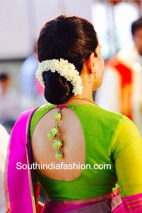 Simple Blouse Designs for Traditional Sarees, blouse design Indian Blouse Designs, Saree Blouse Neck Designs, New Saree Blouse Designs, Traditional Blouse Designs, Indian Wedding Hairstyles, Blouse Back Neck Designs, Sari Blouse Designs, Silk Saree Blouse Designs, Blouse Designs Indian