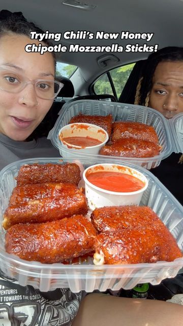 Jas & Kam on Instagram: "Trying Chili’s New Honey Chipotle Mozzarella Sticks! •2 Shareable Sizes (6) •Honey Mustard •Avocado Rainch •Marinara sauce #chilis #chilis🌶 #chilishoneychipotlemozarellasticks #chipotle #spicy #foodies #food #foodreviews #mukbang #mukbangvideo #eating #crunchyasmr #tastetest #explore #explorepage @chilis" Chili Mozzarella Sticks, Mozzarella Sticks Chilis, Chili's Mozzarella Sticks, Chipotle Mukbang, Chili Fries, Honey Chipotle, Mozzarella Sticks, Cheese Sticks, Chili Cheese