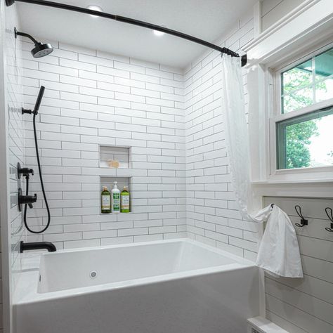 75 Tub/Shower Combo Ideas You'll Love - November, 2023 | Houzz Repose Grey Bathroom, Shower Over Bath Ideas, Cozy Bathroom Design, Shower Combo Ideas, Repose Grey, Barndo Ideas, Bathroom Tub Shower Combo, Bathtub Shower Combo, Tub Remodel