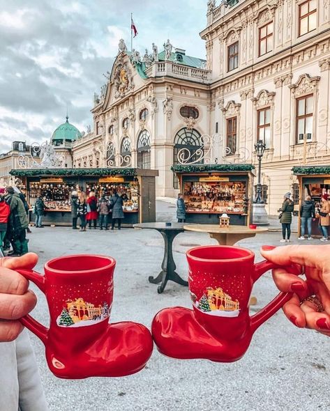 Vienna Winter, Amsterdam Christmas, Belvedere Palace, Vienna Christmas, Vienna Travel, Christmas Destinations, Holiday Travel Destinations, Austria Travel, Winter Photo