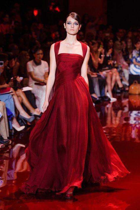 image Elegant Red Dress, Elie Saab Haute Couture, Elie Saab Fall, Haute Couture Gowns, Elie Saab Couture, 파티 드레스, Red Gowns, فستان سهرة, Couture Week