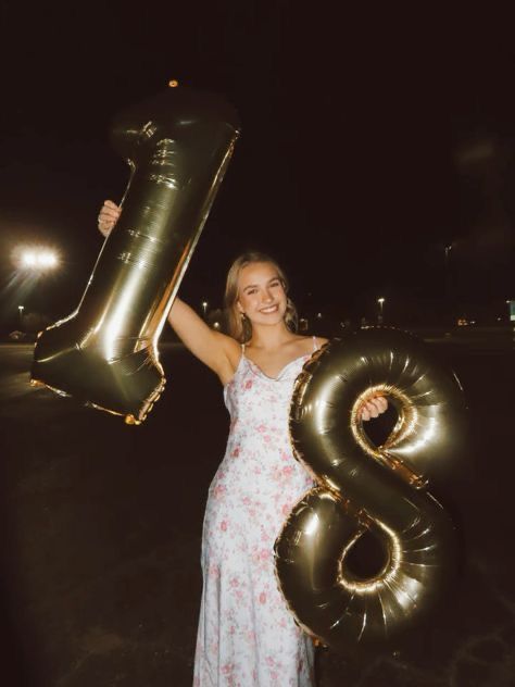 18th Bday Party Ideas Outside, 18th Birthday Party Photoshoot, 18th Birthday Aesthetic Photos, Birthday Digital Camera Pics, 18th Birthday Girl Aesthetic, Eighteenth Birthday Aesthetic, Birthday Photo Inspo Aesthetic, Birthday Pictures Outside, Bday Inspo Pics