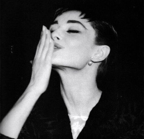 Aubrey Hepburn, Audrey Hepburn Photos, Catherine Deneuve, Old Hollywood Glamour, Iconic Women, Hollywood Glamour, Audrey Hepburn, Old Hollywood, Role Models