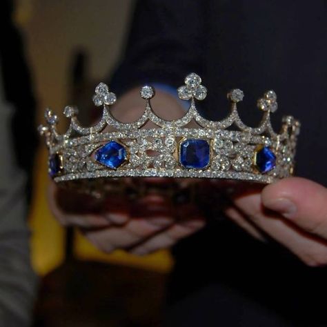 British Crown Jewels, Royal Crown Jewels, Royal Crowns, Royal Tiaras, Diamond Tiara, Diamond Crown, Blue Stones, Tiffany Jewelry, Royal Jewels