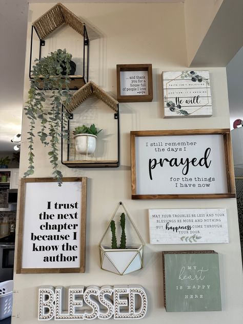 Rustic Office Wall Decor Ideas, Christian Gallery Wall Ideas, God Home Decor Ideas, Faith Decor Ideas, Praying Corner At Home, Godly Home Decor, Bible Room Ideas, Christian Office Ideas, Christian Home Decor Diy