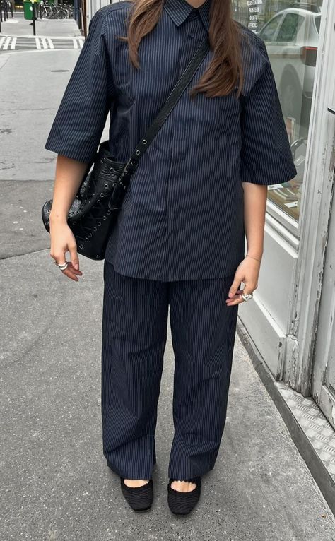 90s Minimalism Fashion Summer, Japandi Outfits, Japandi Fashion, Bangkok Outfit, Uniqlo Women Outfit, Unisex Fashion Style, Japanese Workwear, Contemporary Clothing, Mode Inspo