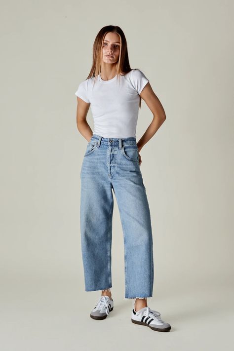 Inspired by our best-selling Ayla silhouette, the Ayla raw hem crop offers a relaxed rise, easy leg and cropped inseam. Style back to a classic white shirt for elevated ease. Soda Pop This style is true to size and intended to sit relaxed at the natural waist. For a higher and closer fit, we recommend sizing down. Looks Like: Vintage medium indigo with fading and a raw hemFeels Like: Non-stretch rigid regenerative cotton with a vintage hand Citizens Of Humanity Ayla, Cropped Jeans Outfit, Classic White Shirt, Casual Day Outfits, Fun Pants, Citizens Of Humanity Jeans, Soda Pop, T Shirt And Jeans, Hot Outfits