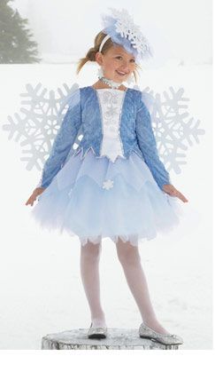 DIY Snowflake Christmas Costume Idea Winter Fairy Costume, Snowflake Costume, Christmas Costumes Diy, Christmas Costumes Women, Childrens Fancy Dress, Snowflake Dress, Diy Costumes Women, Frozen Costume, Chasing Fireflies