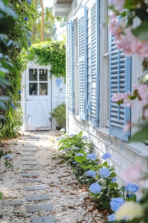 8 Coastal Cottage Design Tips – TastyInteriors Cute Coastal Cottage, Beach Cottage Wall Decor, Coastal Cottage Front Yard, Coastal Beach Cottage, Coastal Cottage Backyard, Coastal English Cottage, English Beach Cottage, Blue And White House Exterior, Seaside Cottage Aesthetic