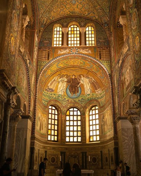 Basilica di San Vitale, Ravenna (2024) – A sort of ‘Little Constantinople’ for its wealth of early Christian and Byzantine art, Ravenna is known for its tagline ‘City of Mosaics,’ but surprisingly isn’t all that well-known. Its golden age spanned from the 5th to 8th centuries, a bridge between ancient and medieval worlds, beginning with a stint as the final capital of the Western Roman Empire, toppled right here. In the days of Germanic rule that followed, it was capital of Theoderic's Ostrog... San Vitale Ravenna, Byzantine Mosaics, Byzantine Mosaic, Medieval World, Byzantine Empire, Byzantine Art, A Bridge, Classical Art, Christian Art