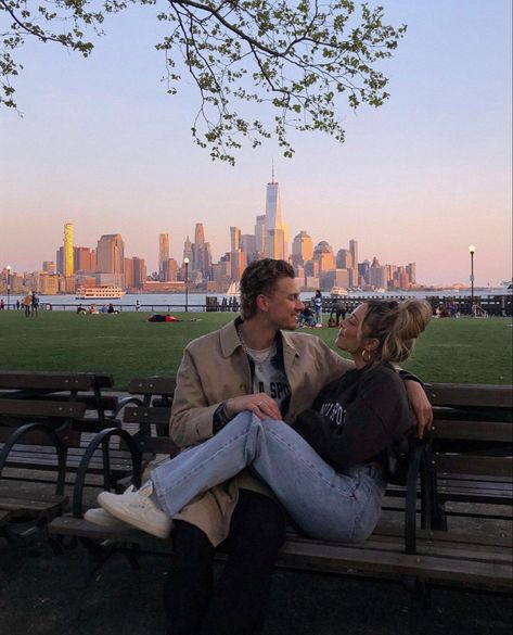 Delaney Childs, Couples City, Couple Pose Ideas, Nyc Pics, Nyc Photoshoot, Couple Inspo, Nyc Lifestyle, 2023 Love, Couple Pose