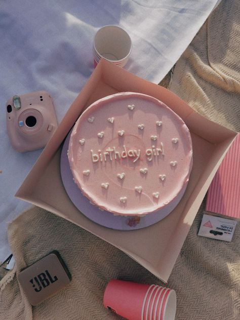 Baby Pink Birthday Cake, Baby Pink Birthday, Girly Birthday Cakes, 19th Birthday Cakes, Picnic Cake, 14th Birthday Cakes, 15th Birthday Cakes, 17 Birthday Cake, Pink Birthday Cake