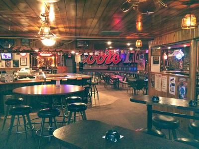 While you may not have enough time to visit all 50 Honky Tonks this summer, at least try to visit a few! See the full list of Honky Tonks  http://www.gactv.com/gac/ar_photos_a-z/article/0,3035,GAC_42645_6073170_04,00.html Bar Americano, Country Bar, Great American Road Trip, Country Fan, American Bars, Colorful Places, Jukeboxes, Dive Bar, American Road Trip