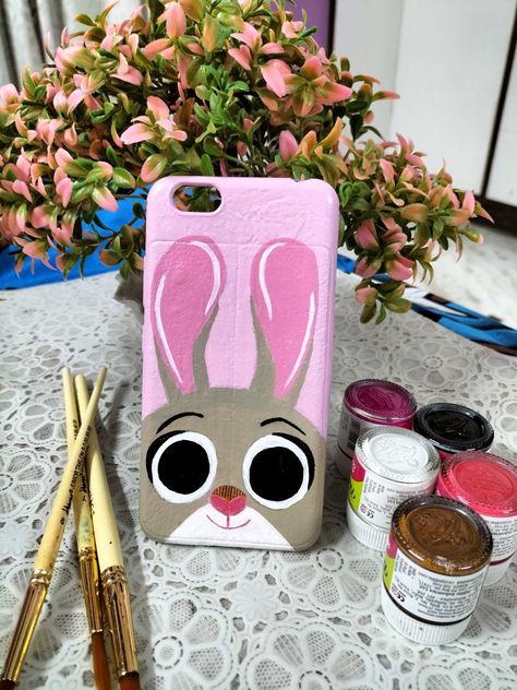 Bunny design on phone cover Medium - Acrylic colours Phone Painting Art, Phone Cover Painting Ideas Cute, Cute Diy Phone Cases Paint, Acrylic Painting On Mobile Cover, Mobile Phone Cover Painting, Aesthetic Phone Covers Diy Paint, Mobail Cover Paint, Customized Phone Cover Ideas Aesthetic, Ph Cover Design