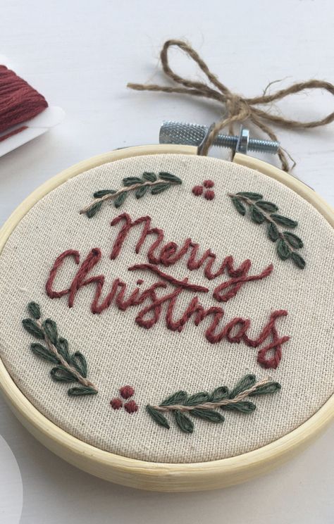 Christmas Crafts Embroidery, Close Embroidery Hoop, Christmas Themed Embroidery, How To Finish Back Of Embroidery Hoop, Embroidered Xmas Decorations, Christmas Shirt Embroidery, Small Christmas Embroidery Ideas, Hand Embroidered Christmas Gifts, Embroidery Inspiration Christmas