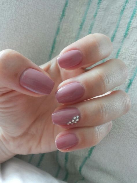 gentle manicure dusty rose. Bluesky shellac Dessert Rose Nails, Dusty Rose Wedding Nails For Bride, Wedding Nails Dusty Rose, Light Pink Bridesmaid Nails, Dusty Rose Wedding Nails, Dusty Rose Nails Wedding, Dusty Rose Nails Acrylic, Dusty Rose Nails Design, Neutral Bridal Nails