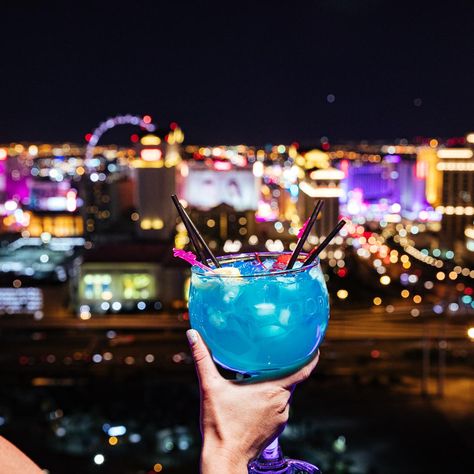 Las Vegas Rooftop Bars, Best Happy Hours In Vegas, Best Places To Stay In Las Vegas, Chandelier Bar Las Vegas, Best Bars In Vegas, Clubs In Vegas, Nightclubs In Vegas, Las Vegas Happy Hour, Rooftop Scene