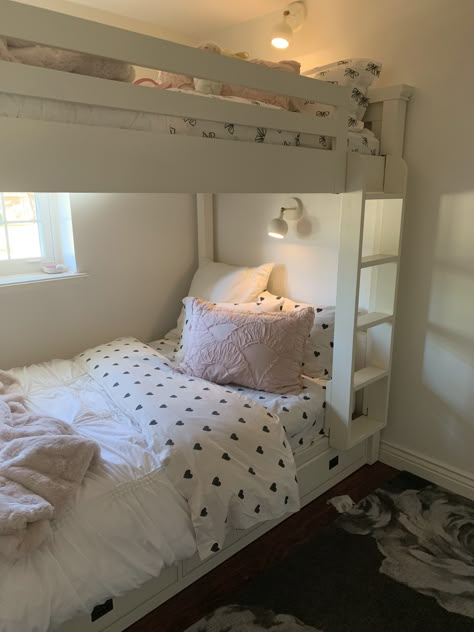 Bedroom Ideas With Bunkbeds, Bunk Bed Aesthetic, Magic Light Trick, Bunk Bed Decor, Shabby Bedroom, Cool Dorm Rooms, Teen Girl Room Decor, Magic Light, Cute Rooms