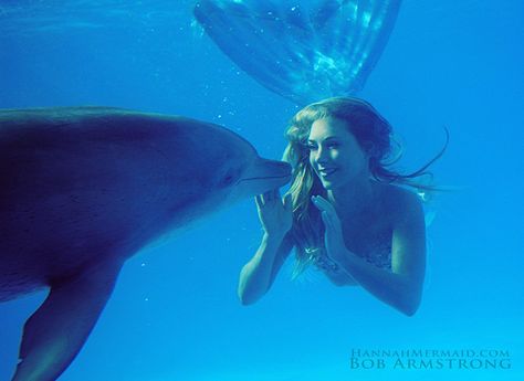 This woman is a professional mermaid and the pics are INCREDIBLE - CosmopolitanUK Fantasy Creatures Mythology, Splash Mermaid, Changing Careers, Real Life Mermaids, Professional Mermaid, Realistic Mermaid, Mermaid Images, Fantasy Mermaids, Mermaid Photos