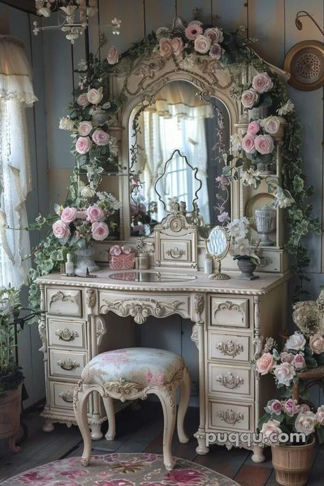 Shabby Chic Decor Bedroom, Dream Bedroom Inspiration, Chic Bedroom Decor, Shabby Chic Room, Shabby Chic Bedroom, Girly Room, Shabby Chic Bedrooms, Vintage Bedroom, Dream House Rooms