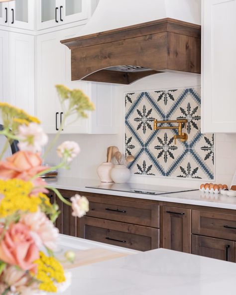 I love being able to document the beautiful transformation of a kitchen into a masterpiece with @kmbuilders . Featuring a stunning tile backsplash that blends traditional charm with modern elegance. The intricate pattern, paired with warm wood accents, creates a cozy yet sophisticated space perfect for culinary inspiration. Remodel and Staging by @kmbuilders Hand Glazed Tile Backsplash, Modern Spanish Style Kitchen Backsplash, White Backsplash Wood Cabinets, Kitchen Stove Backsplash Ideas, Wood To Tile Transition Kitchen, Patterned Backsplash Kitchen, Spanish Style Kitchen Backsplash, Modern Spanish Style Kitchen, Traditional Kitchen Tiles