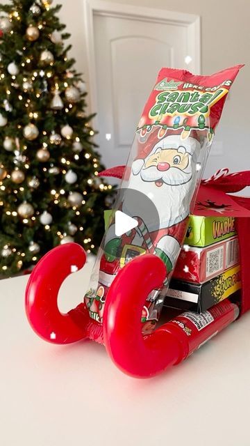 Emma Villaneda on Instagram: "🎄Pt.2 of Dollar Tree gift ideas for teachers, neighbors, coworkers, family/friends, or really anyone. 🎁🎁🎁 Sharing a fun way to gift candy! Make sure you follow for more so you don’t miss out! Materials: - 2 filled Candy Canes (Dollar Tree) - 3 candy boxes (Dollar Tree) - Chocolate Santa (Dollar Tree) - Ribbon • • • • #christmas #christmasdecor #santaclaus #sleigh #christmasgift #gingerbread #christmastime #holiday #holidaydecor #diy #craft #homedecor #design #home #interior #homedesign #interiordesign #gift #giftideas #explorepage #trending #reelvideo #newreel #art #dollartree #dollarstore #creative #santa #chocolate #candy" Candy Bouquet Christmas Diy, Candy Gift For Coworkers, Boxed Candy Gift Ideas, Hershey Christmas Tree, Chocolate Bar Sled Candy Sleigh, Sleighs Made Out Of Candy, Christmas Candy Sled Ideas, Sleigh Made Out Of Candy, Santa Sleigh Candy Diy