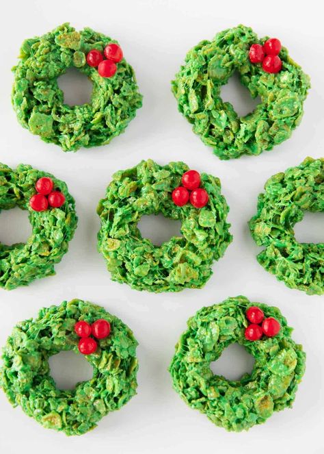 Corn Flakes Wreath Recipe, Easy To Make Christmas Treats, Cornflake Wreaths, Fun Holiday Desserts, Festive Kitchen, Christmas Wreath Cookies, Corn Flake, Xmas Baking, Wreath Cookies