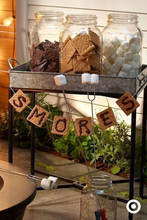 Soirée Bbq, Fall Engagement Parties, Smores Bar, Idee Babyshower, Bonfire Party, Graduation Party Diy, S'mores Bar, Festa Party, Camping Party