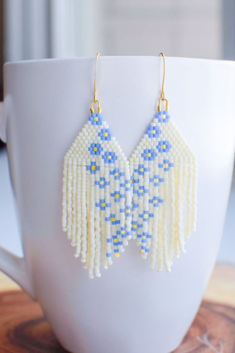 FORGET-ME-NOT // Handwoven Earrings - Etsy #BeadingPatterns #BeadPattern #BeadPatternsFree #BeadPatternIdeas Handwoven Earrings, Seed Bead Jewelry Patterns, Beaded Earrings Tutorials, Beaded Earrings Diy, Beading Jewelery, Beaded Jewlery, Handmade Jewelry Tutorials, Seed Bead Tutorial, Beaded Earrings Patterns