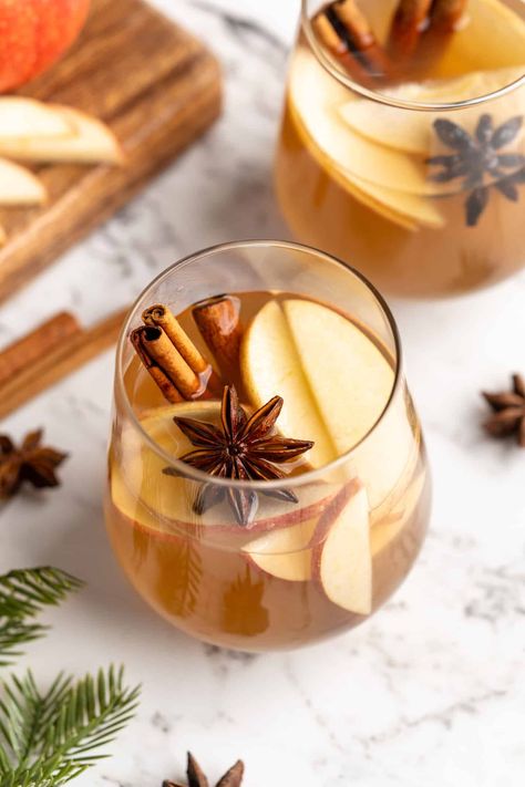 Hot Spiced Apple Cider will warm you up this holiday season! It’s made in your slow cooker so your house will smell divinely fragrant while it simmers away, and it tastes absolutely amazing! Apple Beverage Recipes, Hot Apple Cider Aesthetic, Apple Cider Ideas, Hot Drink Photography, Apple Cider Recipe Homemade, Hot Cider Bar, Hot Cider Recipe, Cider Old Fashioned, Hot Spiced Apple Cider