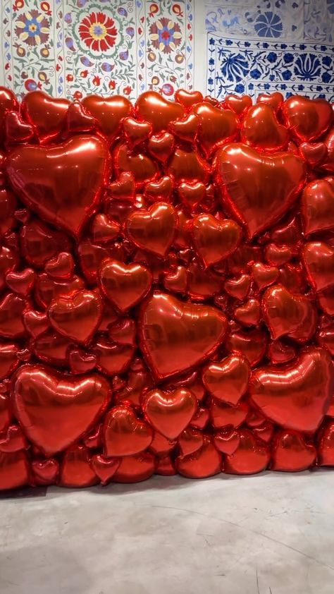 Valentine Backdrop, Foil Wall, Event Backdrop, Childrens Birthday Party, Balloon Wall, Wall Backdrops, Heart Balloons, Event Inspiration, Heart Wall