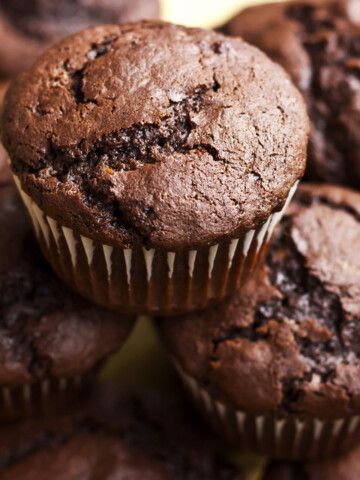 Chocolate Protein Muffins - Joy Bauer Banana Muffins Gluten Free, Banana Muffins Vegan, Chocolate Protein Muffins, Triple Chocolate Muffins, Double Chocolate Chip Muffins, Gluten Free Banana Muffins, Muffins Gluten Free, Banana Muffins Easy, Muffins Vegan