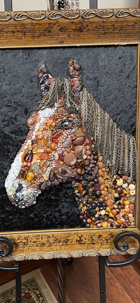 Button Horse Art, Jewelry Mosaic Art, Old Jewelry Repurposed Diy Projects, Repurposing Jewelry, Bingo Ideas, Jewelry Painting, Jeweled Picture, Old Jewelry Crafts, Mosaic Art Diy