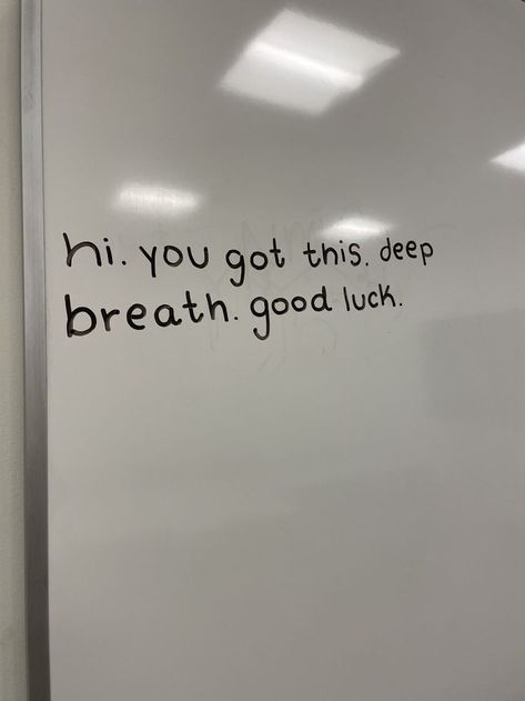 A whiteboard reads "hi. you got this. deep breath. good luck." Matric Motivational Quotes, Good Luck Studying, Fear Of Exam, Good Luck You Got This, Best Of Luck Quotes For Exams, Exam Good Luck Quotes Encouragement, Motivation For Final Exam, Finals Week Quotes Encouragement, Exam Day Affirmations