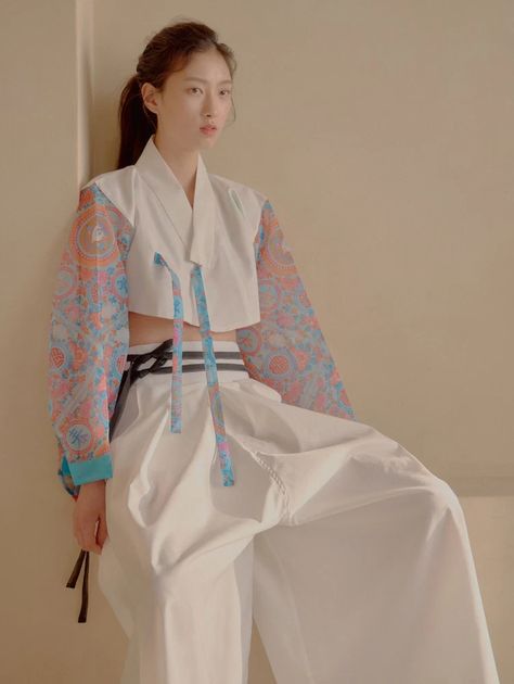 Korean sustainable fashion brand Danha 11 Ethno Style, Modern Hanbok, Korean Fashion Trends, Sustainable Fashion Brands, Mode Inspiration, Asian Fashion, Traditional Outfits, Aesthetic Clothes, Pretty Outfits