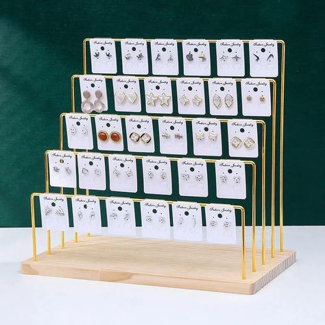 Diy Jewelry Stand, Diy Earring Holder, Earring Display Stand, Card Jewelry, Craft Booth Displays, Earring Display Stands, Diy Jewelry Display, Jewelry Organizer Storage, Earring Storage