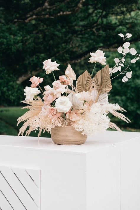 Pink Boho Flowers, Pampas And Roses Centerpiece, Pampas Grass Hanging, Boho Centerpieces Wedding, Small Church Wedding, Boho Floral Arrangements, Wedding Flowers Dried, Shades Of Pink Flowers, Diy Dried Flower Arrangement