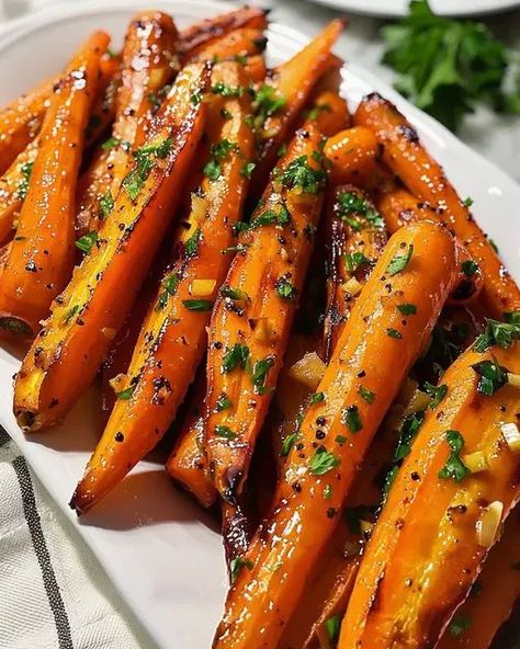 Honey Garlic Butter Roasted Carrots - Miarecipes Butter Roasted Carrots, Gorgonzola Cream Sauce, Lobster Cream Sauce, Easy Mongolian Beef, Honey Carrots, Roasted Carrots Recipe, Butter Carrots, Mongolian Beef Recipes, Honey Roasted Carrots