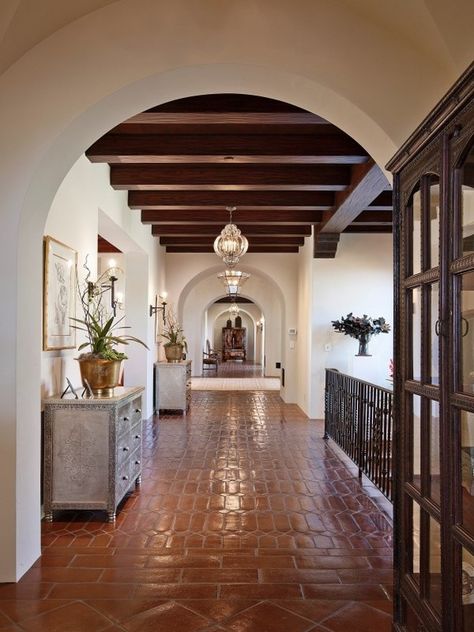 Hallway Modern Spanish Style Homes Interior, Modern Spanish Decor, Modern Spanish Style Homes, Spanish Style Home Interior, Spanish Interior Design, Modern Spanish Style, Spanish Style Bathrooms, Boho Glam Home, Spanish Interior