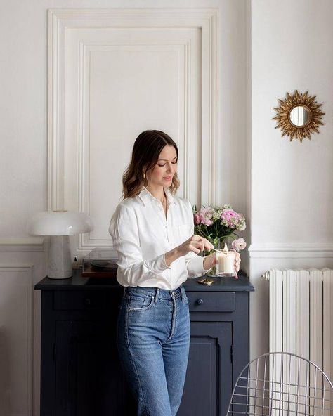 Fact: Levi's 501s Are the Favourite Jeans of French Women | Who What Wear UK Levis 501 Women Outfits, Levis Outfits Women, Levis 501 Outfit Street Style, Levi 501 Outfit, Levi 501 Jeans Women Outfit, Best Levis Jeans For Women, Levis 501 Outfit, Levi 501 Jeans Women, Parisian Jeans