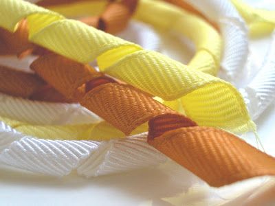 zakka life: How To Curl Fabric Ribbon How To Curl Ribbon, Volleyball Ribbons, Diy Curls, Ribbon Curls, Ribbon Sculptures, Fabric Stiffener, Homemade Bows, Gift Wrapping Inspiration, Glass Paint