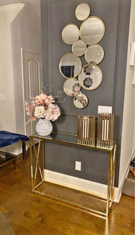 Small Door Way Ideas Entryway, White And Brown Home Decor, Gold Entryway Table Decor, Dining Room Decor Modern Classy Chic, Entrance Hall Decor Ideas, Gold Decor Living Room, Dining Room Decor Modern Classy, Apartment Hallway, Comfy Living Room Decor