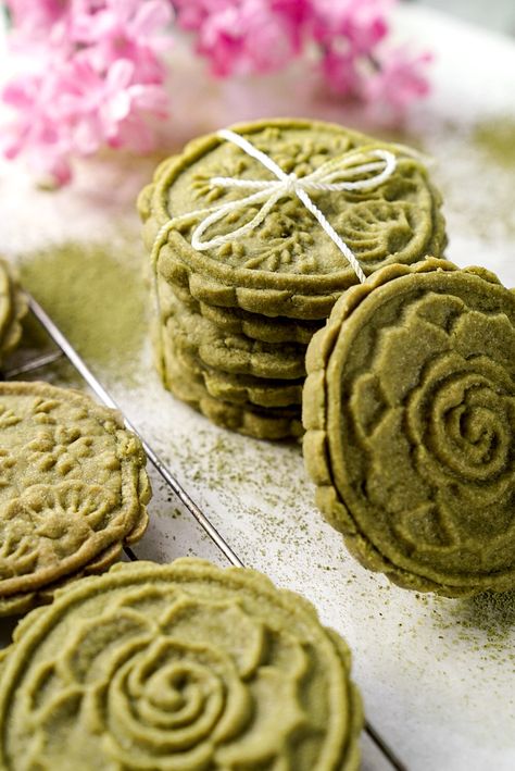 Green Tea Shortbread Cookies, Pretty Shortbread Cookies, Matcha Sandwich Cookies, Matcha Pinwheel Cookies, Matcha Strawberry Cookies, Matcha Biscuits, Cookies Food Photography, Matcha Sugar Cookies, Tea Time Cookies