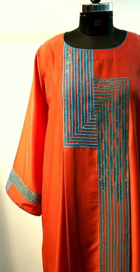 Kurti Embroidery, Kaftan Designs, Mode Kimono, Simple Kurta Designs, Afrikaanse Mode, Embroidery On Kurtis, Kurti Embroidery Design, African Fashion Women Clothing, Kurta Designs Women