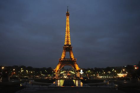 The Eiffel Tower Is Now 20 Feet Taller | Architectural Digest Eiffel Tower History, Eiffel Tower Lights, Gustave Eiffel, Earth Hour, Plitvice Lakes, Chrysler Building, Iconic Buildings, Paris Eiffel Tower, The Eiffel Tower