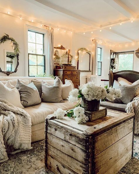 Farmhouse Homes 🏡 on Instagram: “How cozy does this farmhouse room feel? 😊 We love the string lights and those comfy pillows! ❤️ TAG a friend who will love this room too! 👇…” Small Farmhouse Living Room, Redecorate Living Room, Fixer Upper Living Room, Furnitur Ruang Keluarga, Farmhouse Living Room Furniture, Farmhouse Room, Rustic Farmhouse Living Room, Living Room Decor Rustic, Country Living Room