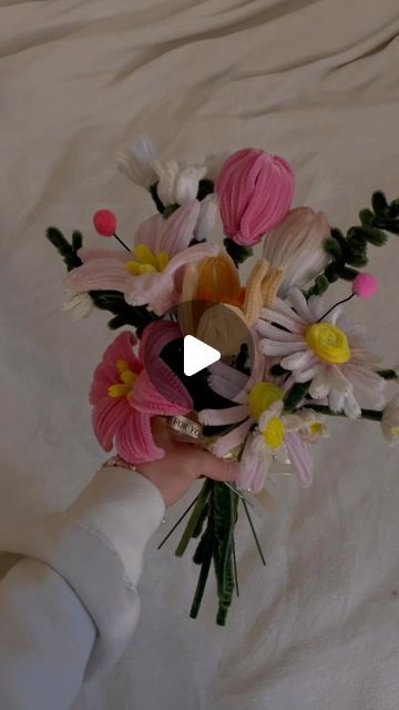 Derya🥐🥐 on Instagram: "made my mum a diy flower bouquet for her birthday🥹�🌸🎀" Present For Mum Birthday, Mums Birthday Gift, Birthday Present Ideas For Mum, Diy Gifts For Mum, Birthday Present Ideas For Mom, Gift Ideas For Mum, Mothersday Gifts Diy, Spring Arts And Crafts, Teen Book