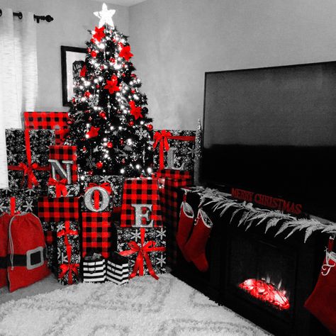 Black And Red Plaid Christmas Decor Diy, Christmas Tree Ideas Red And Black Plaid, Red Silver Black Christmas Decor, Black And Red Checkered Christmas Decor, Red And Black Buffalo Plaid Christmas Fireplace Decor, Red Black Checkered Christmas, Checker Christmas Decor, Christmas Decor Ideas Red And Black, Black N White Christmas Decor