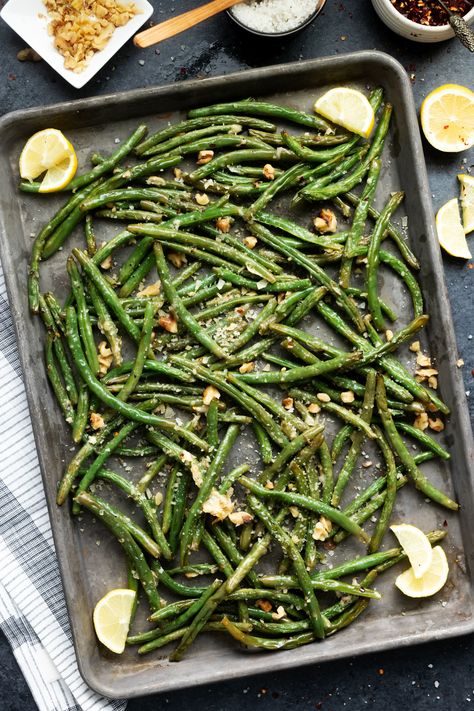 Green Bean Recipes Baked, Roast Green Beans Oven, Baked Green Beans Oven, Roasted Green Beans Oven, Sheet Pan Green Beans, Oven Baked Green Beans, Green Beans In The Oven, Green Bean Recipes Oven, Pan Green Beans